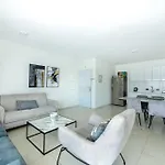 Pool Side Luxury Suite At Royal Park-New Listing