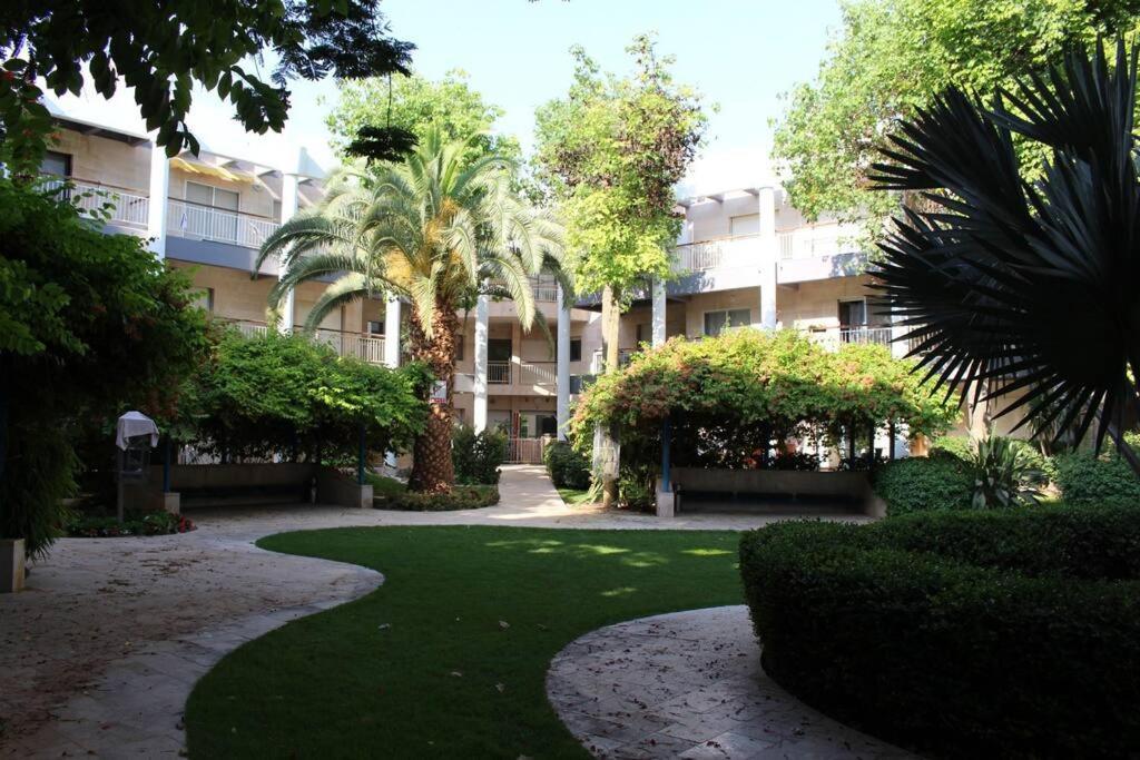 Pool Side Luxury At Royal Park-new Listing Appartement *